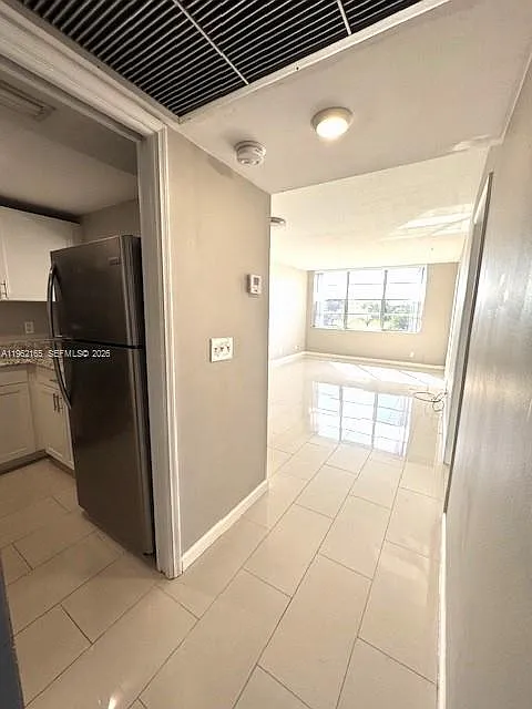Building Photo - 9470 Live Oak Pl #308