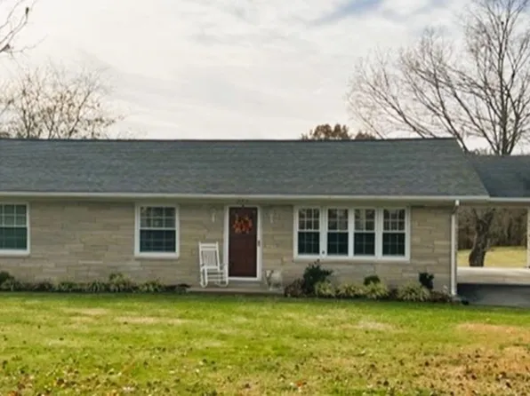 247 Parkway Dr, Scottsville, KY 42164