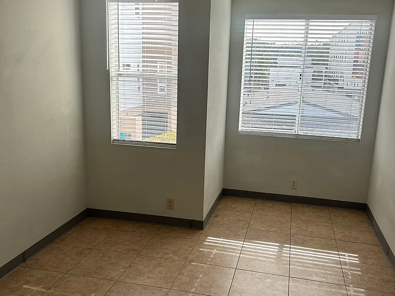 5411 Linda Vista Rd #13 — Photo 10
