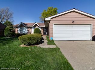 5216 Wishing Well Dr, Grand Blanc, MI 48439