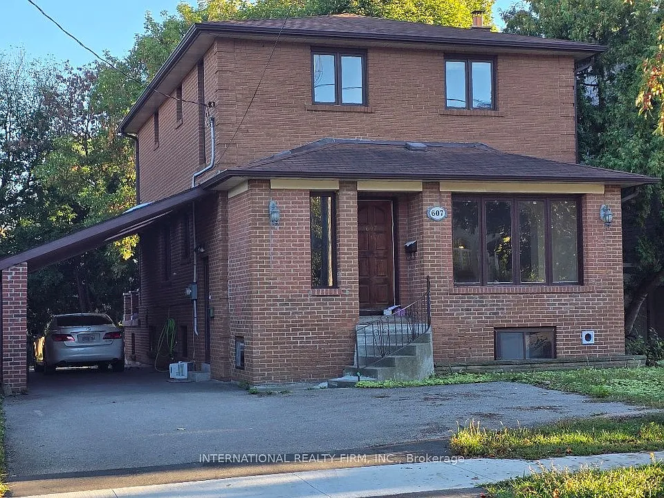 Coldstream Ave