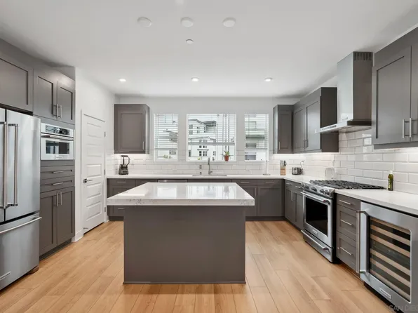 2942 Franklin Dr, San Diego, CA 92108