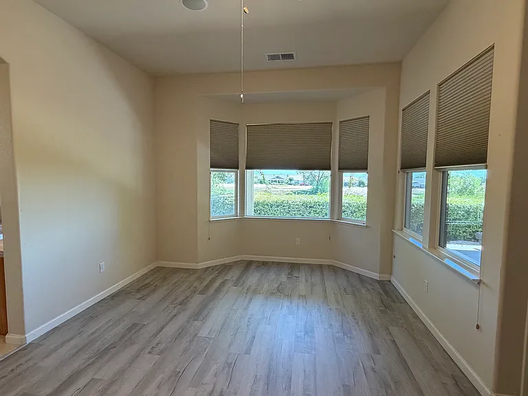 729 Richardson Dr — Photo 28