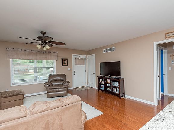 4th image of 6214 Hillcrest Ct