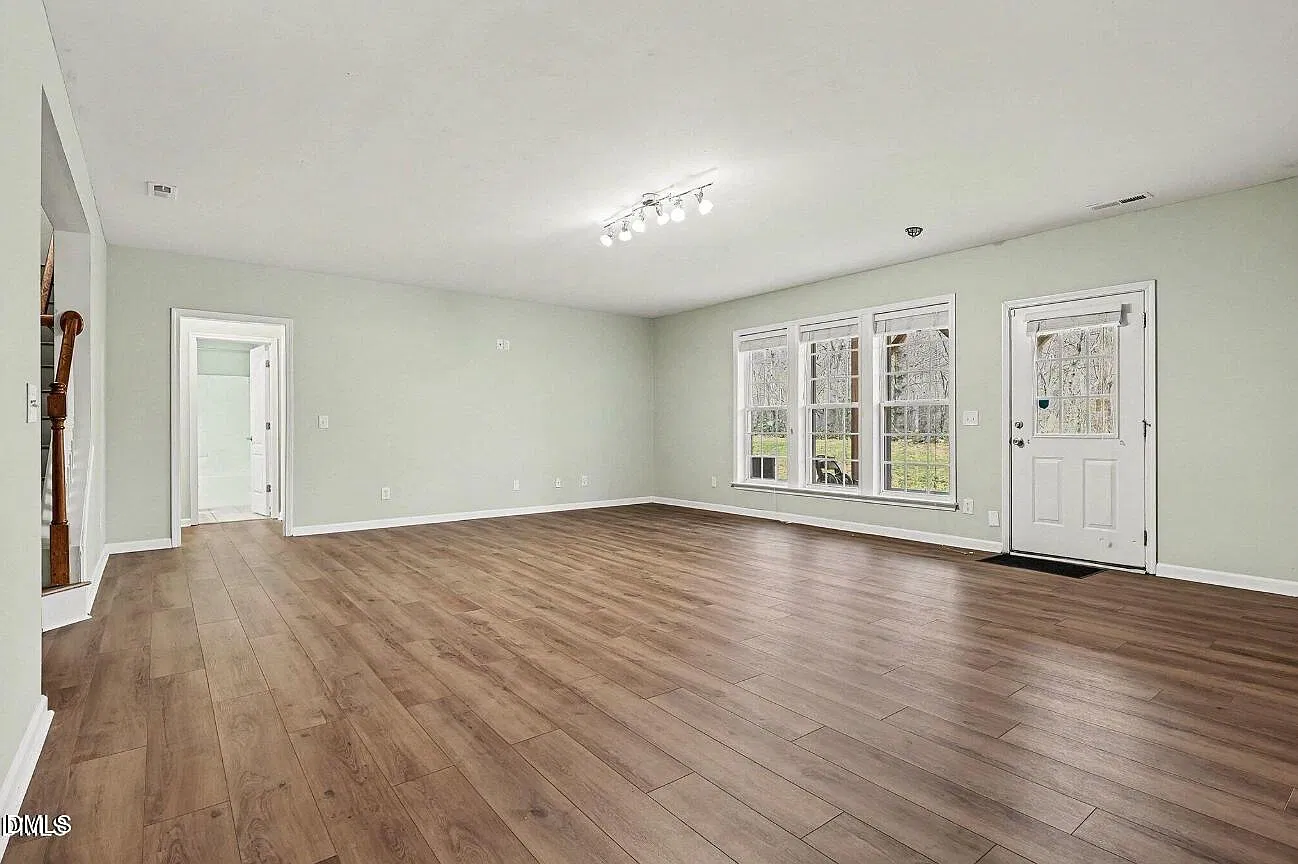 4 bed, 3.5 bath, $3,400 — Photo 1