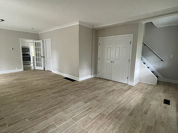5th image of 685 River Rd