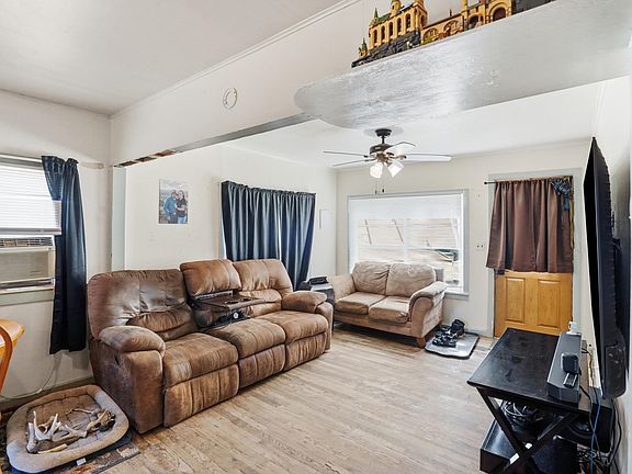 5th image of 406 8th St