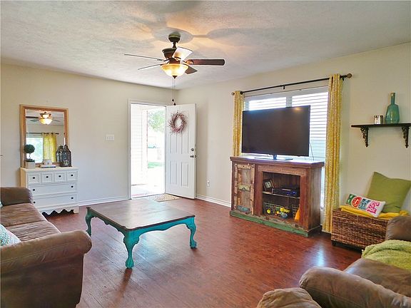 5th image of 3504 Vienna Dr