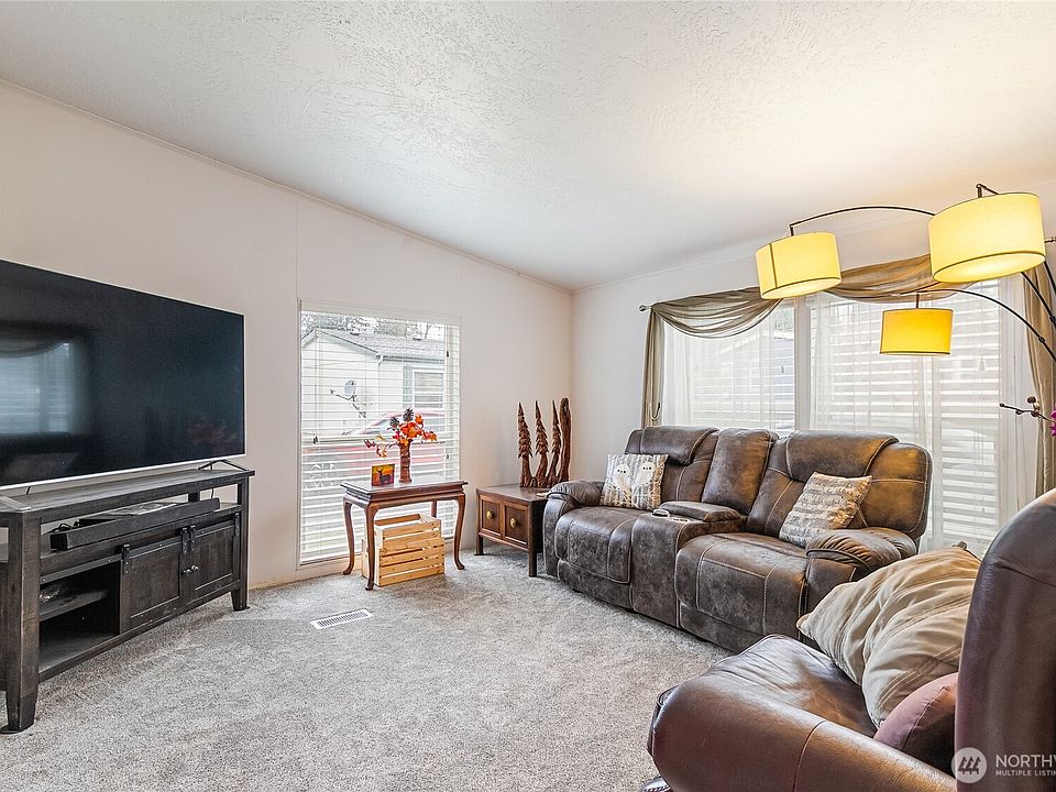 1st image of 2350 Douglas Road #17