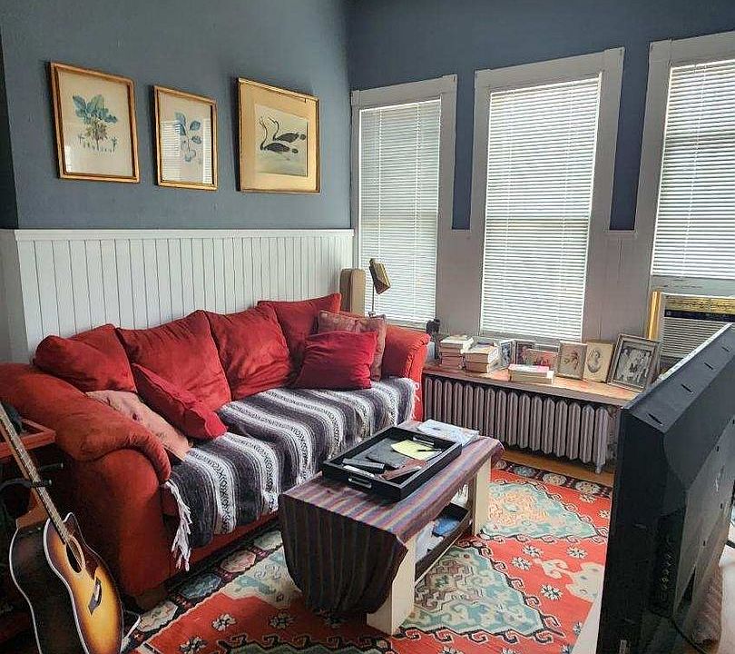 Unique 1br, 1st flr Mansion Apt. June 1 AVAIL Hdwd flrs, tall ceilings