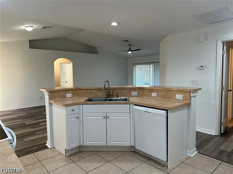 2207 NE 15th Ln — Photo 16