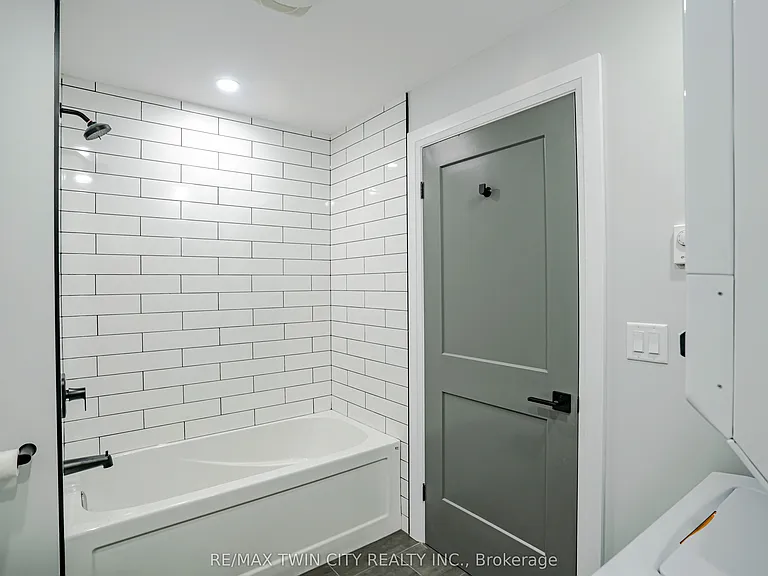 130 Elgin St #2 — Photo 13