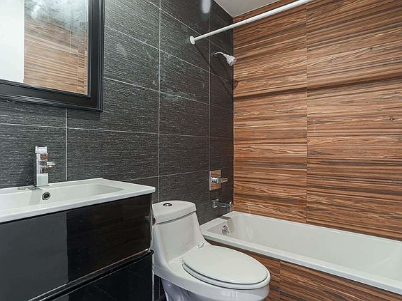5th image of 558 Kosciusko St #3C