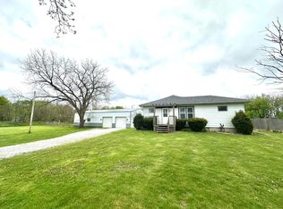 877 N 400 E, Valparaiso, IN 46383