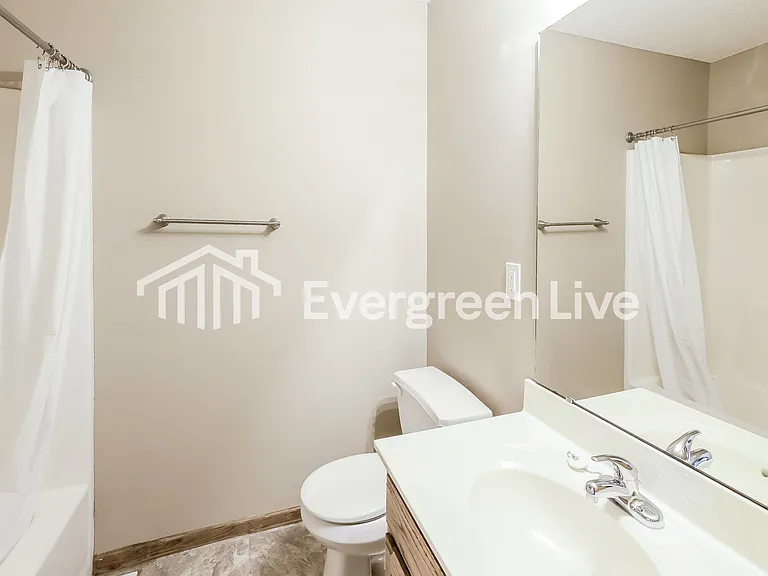 11024 N Kenwood Ave — Photo 12