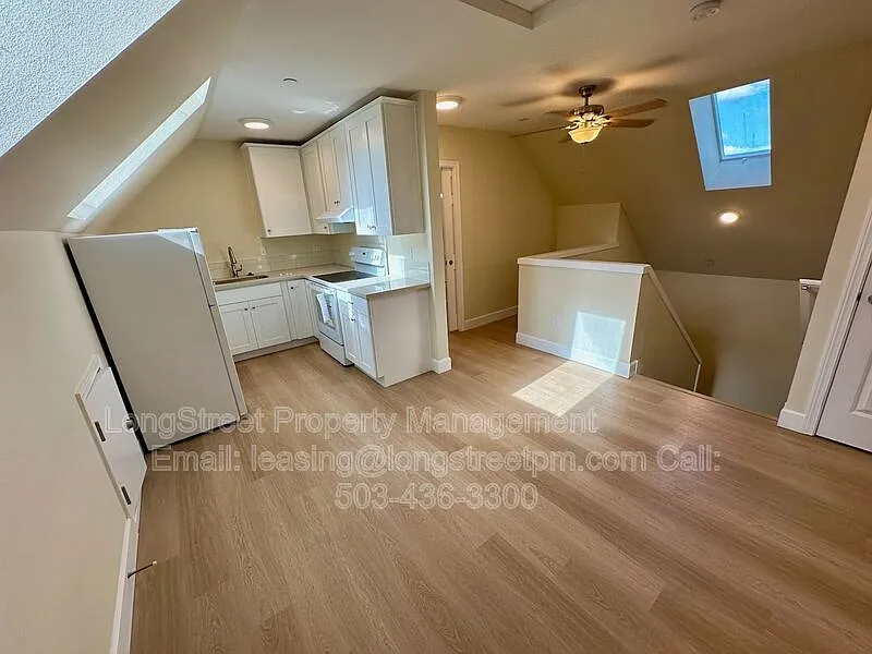 2625 NE Clackamas St #4
