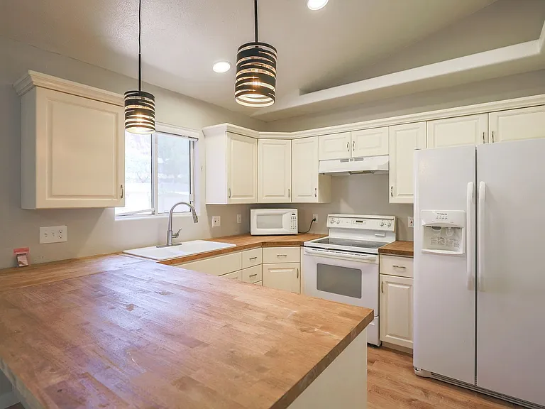 125 E 300 N — Photo 19