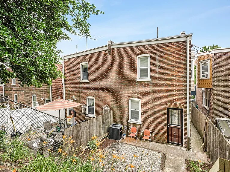 1519 W 6th St — Photo 13