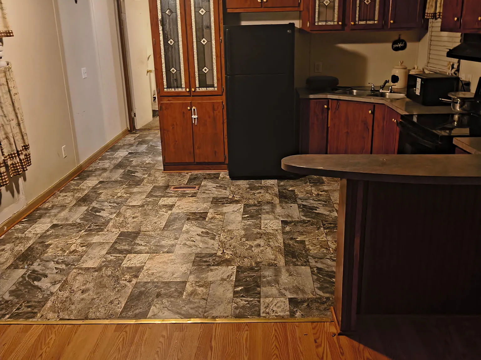 3 bed, 1000 sqft, $900 — Photo 2