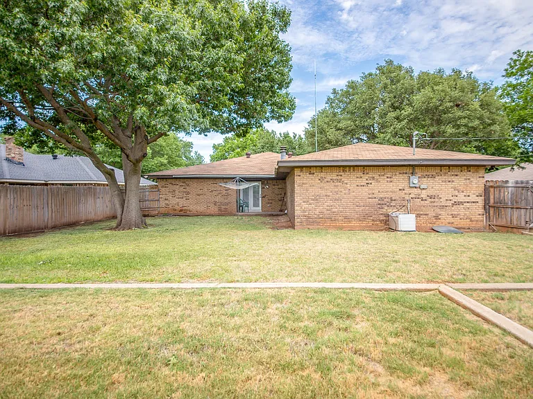 Reginald Dr — Photo 37
