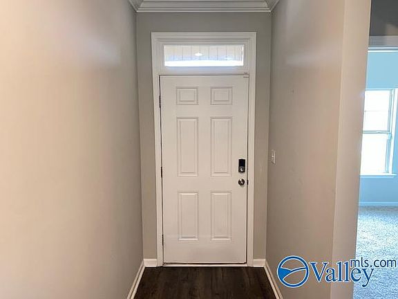 3rd image of 204 Lakewater Cir