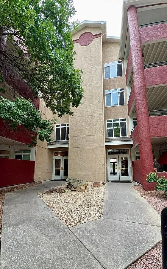 Beautifully Updated 2bd/2ba Condo, August Free If You Apply Now! — Photo 2