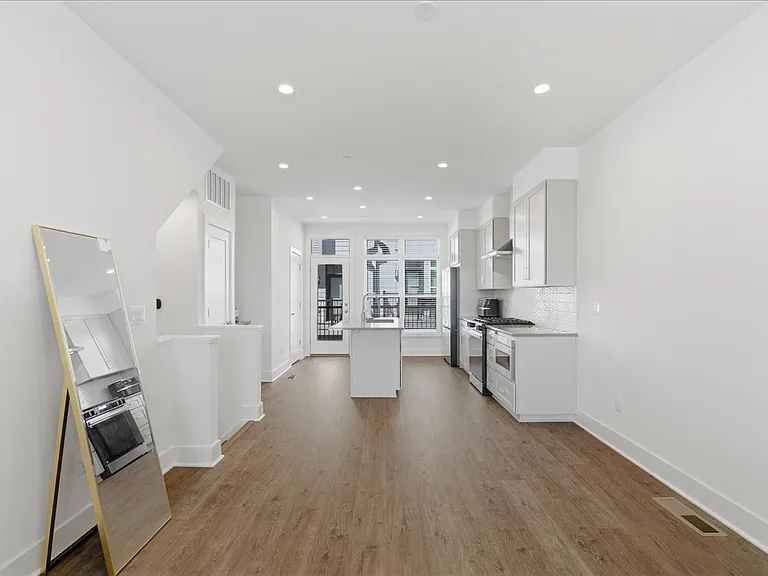 2018 Tysons Ridgeline Rd — Photo 10