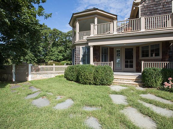 4th image of 47 Peconic Ave