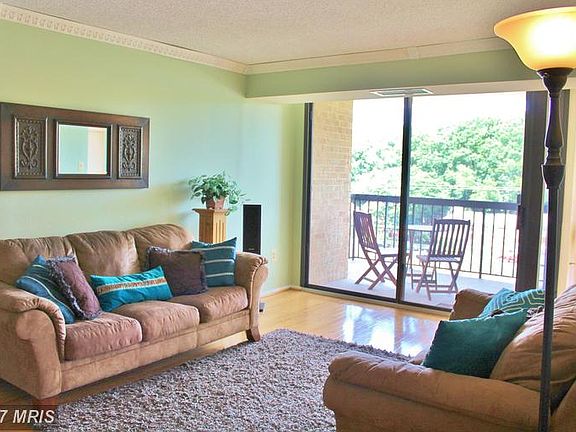 4th image of 4500 S Four Mile Run Dr APT 926