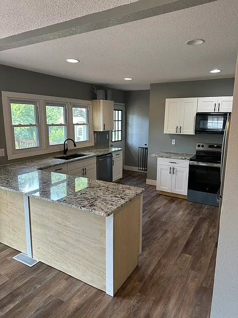 110 Montrose Road - 1 — Photo 2