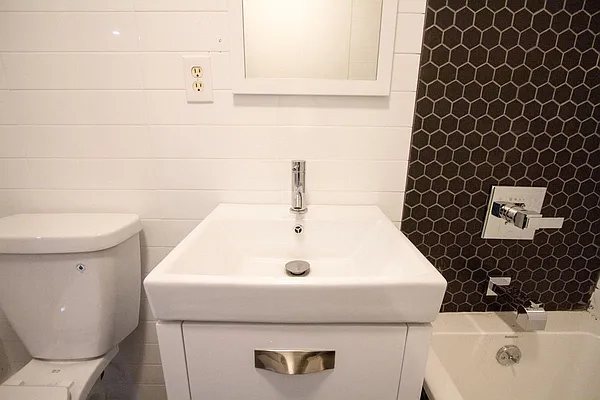 Rented by Evergreen Apartments BK | media 30