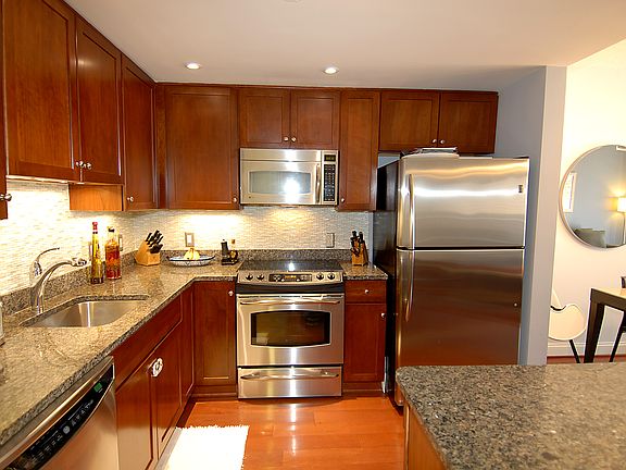 5th image of 1020 N Highland St Unit 805
