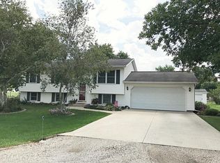 2797 E Hanover Dr, Altamont, IL 62411