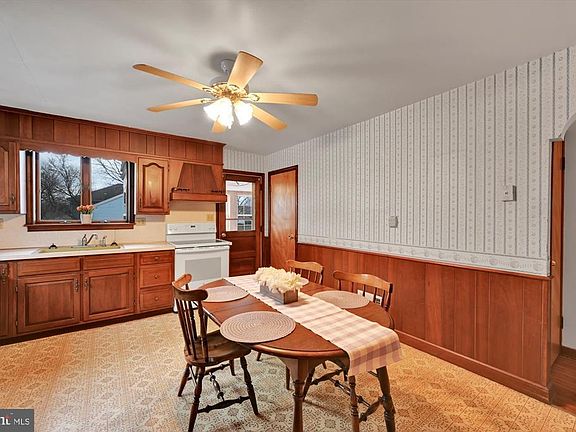 5th image of 14 N Conestoga View Dr