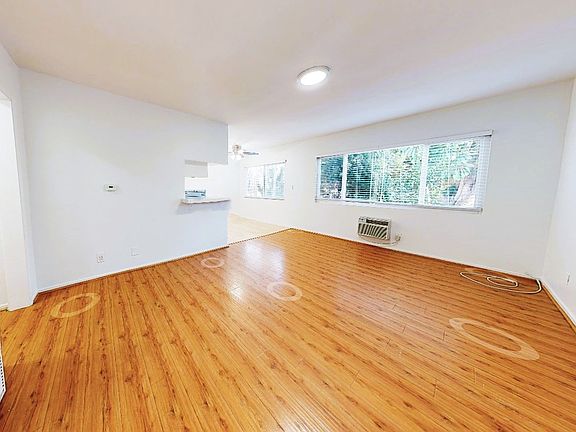 4th image of 1825 Beloit Ave #6805
