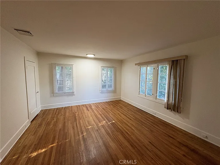894 S Los Robles Ave — Photo 15