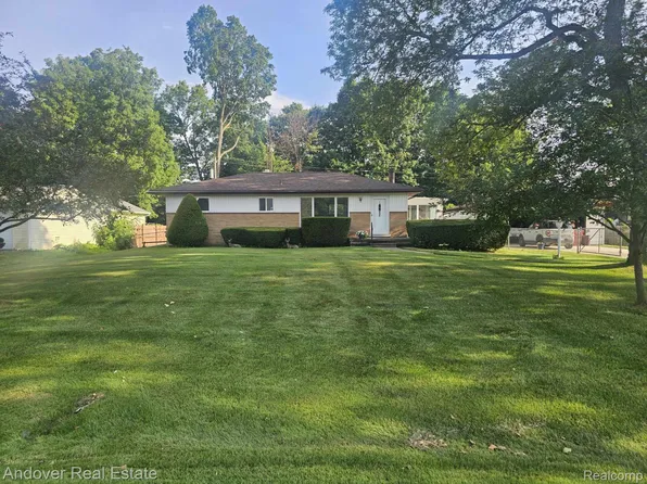 8060 Waschull Dr, Washington, MI 48094