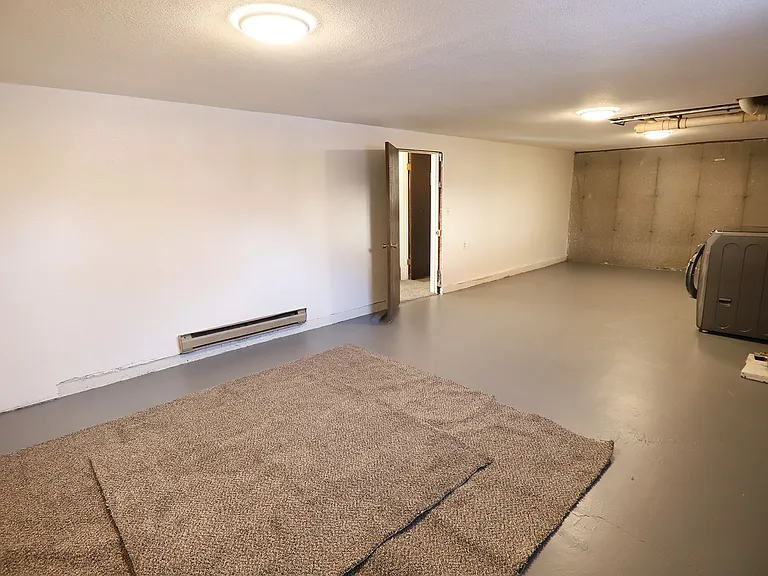 713 Halbert St — Photo 20