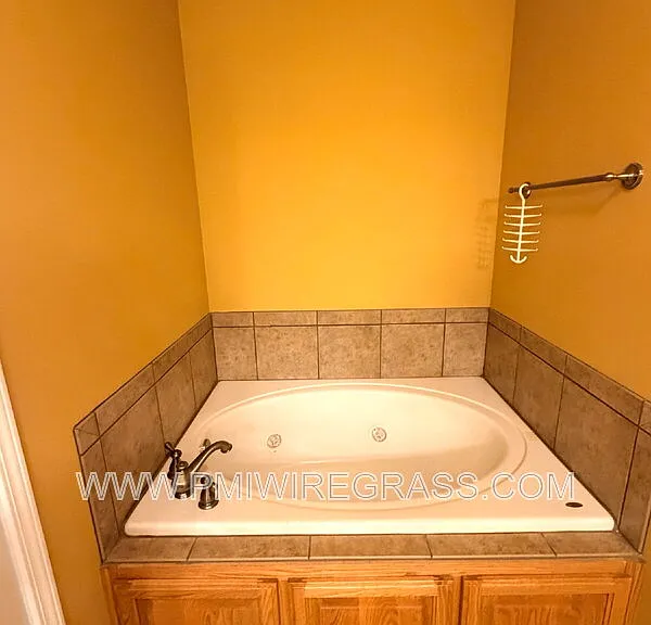 201 Windsor Garden Dr — Photo 21