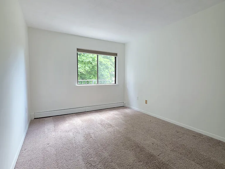 750 Quaker Ln #311 — Photo 5