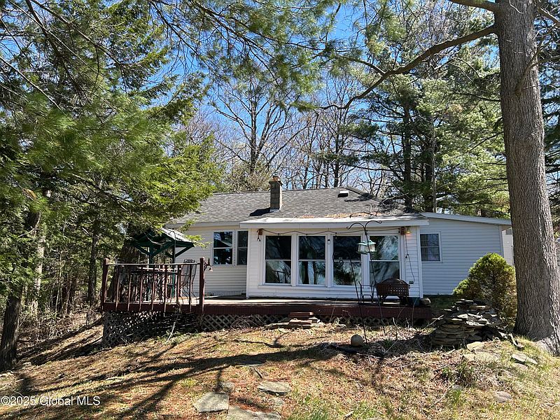 4th image of 284 Lake Road