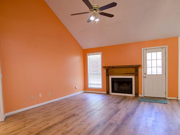 3rd image of 108 Shamrock Ct