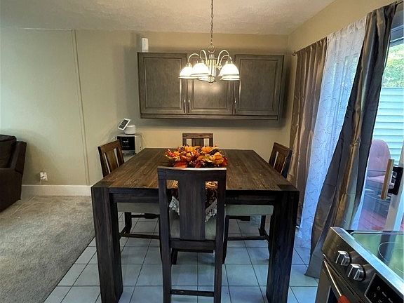 4th image of 137 Burlington Oval Dr