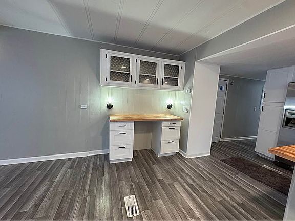 3rd image of 601 Fresno Cir SE