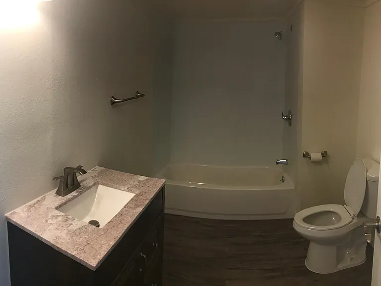 2145 E Hearne Ave — Photo 6
