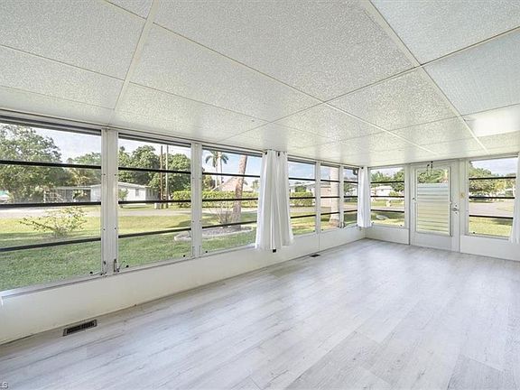 4th image of 24 Sonderhen DR