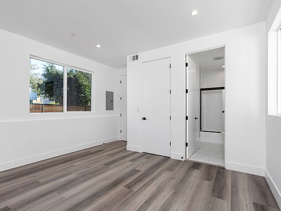 3rd image of 1253 N Gower St