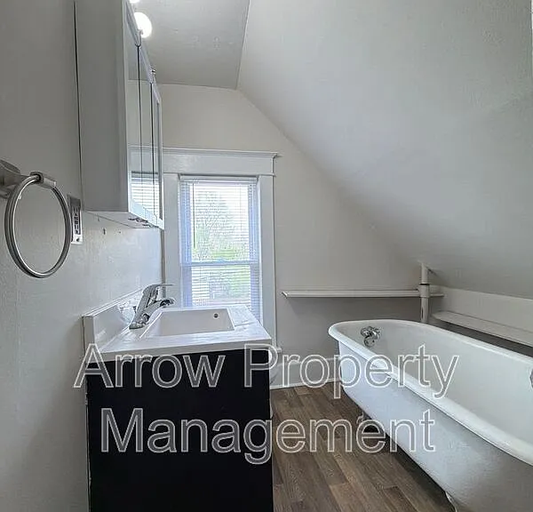 2516 Dudley St — Photo 9