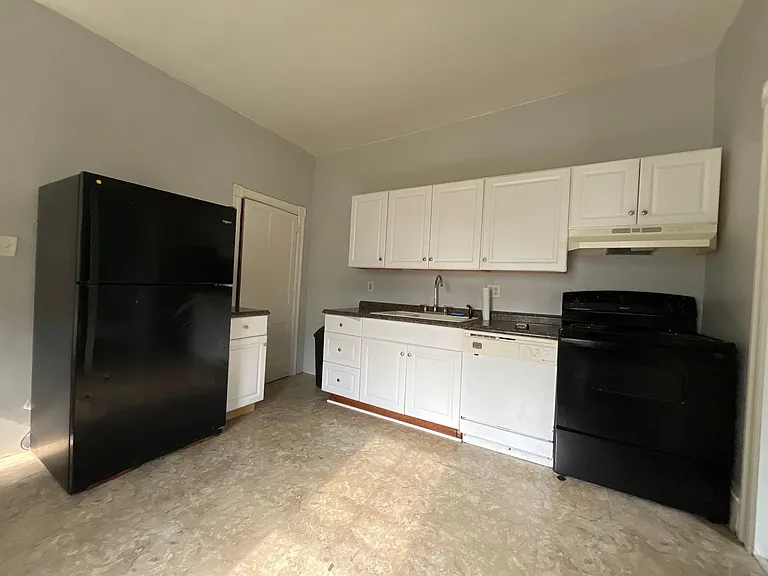 2280 Main St — Photo 2
