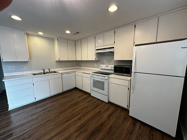 714 9th Ave SW — Photo 3